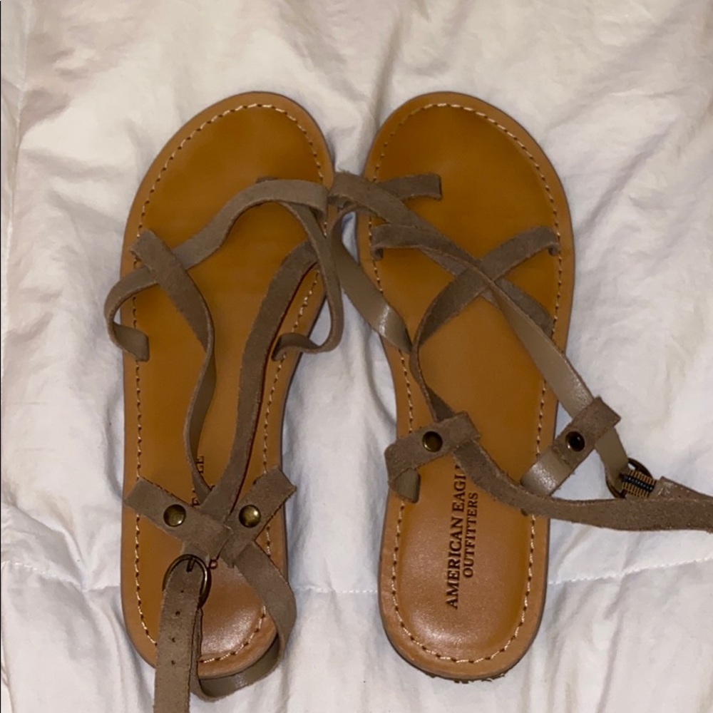AMERICAN EAGLE strapy sandals